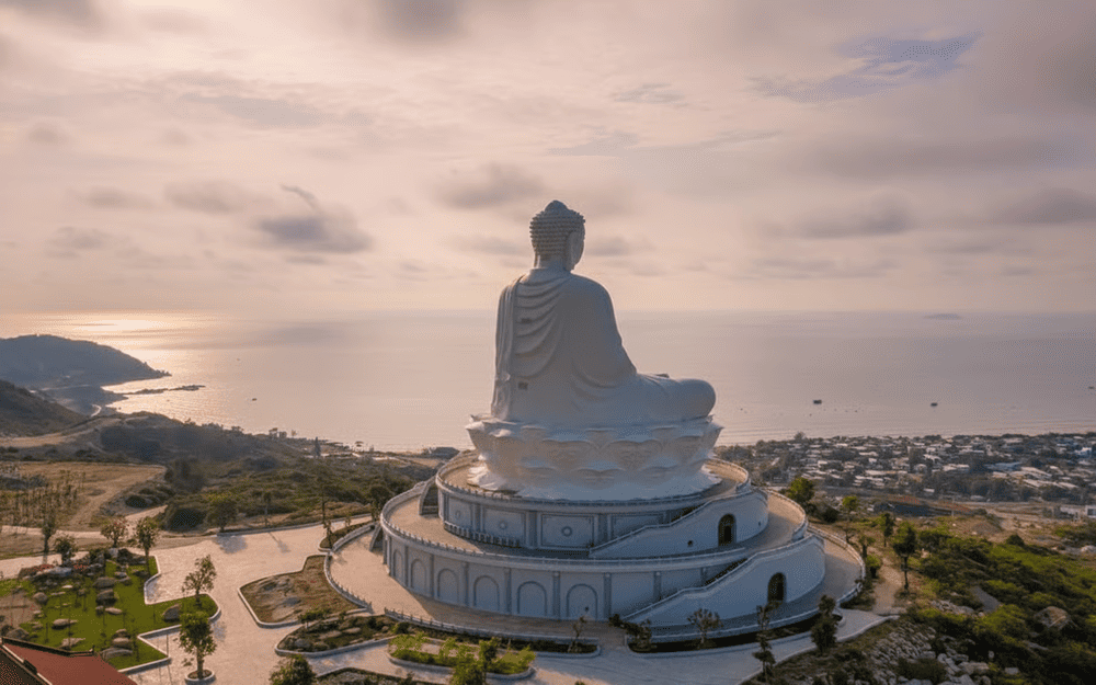 Tượng Phật Thích Ca Mâu Ni tại chùa Ông Núi từng là tượng Phật ngồi cao nhất Đông Nam Á